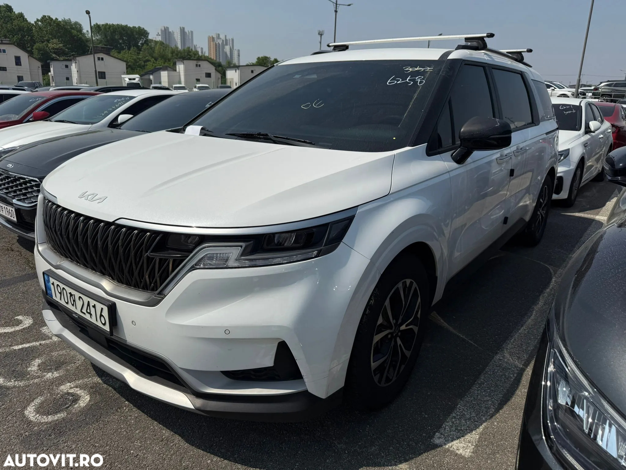 Kia Carnival - 2