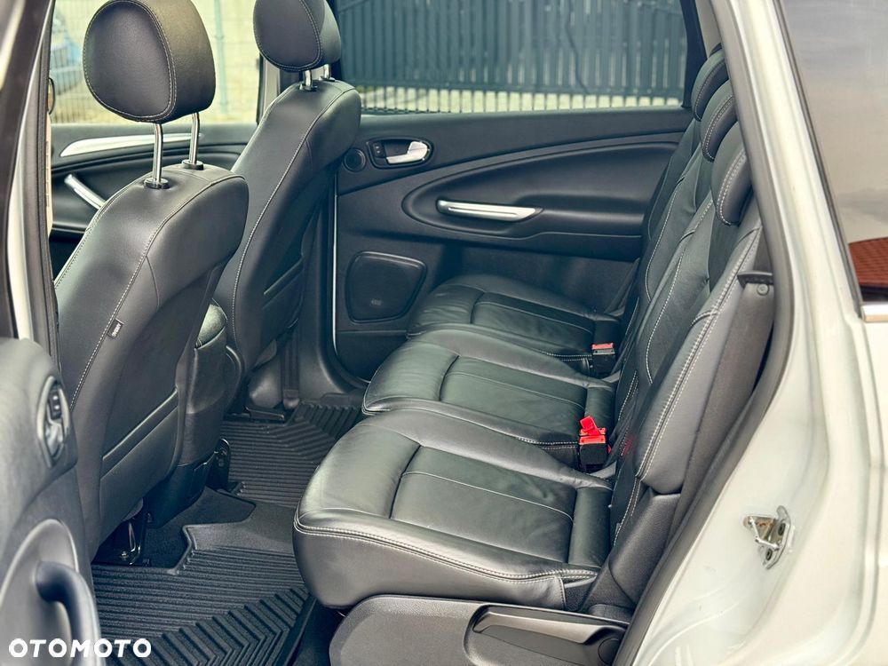 Ford S-Max 2.0 TDCi DPF Titanium X - 33