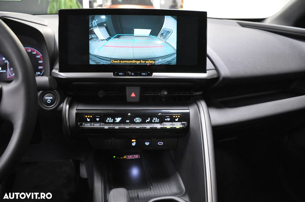 Toyota C-HR 1.8 Hybrid Team Deutschland - 10