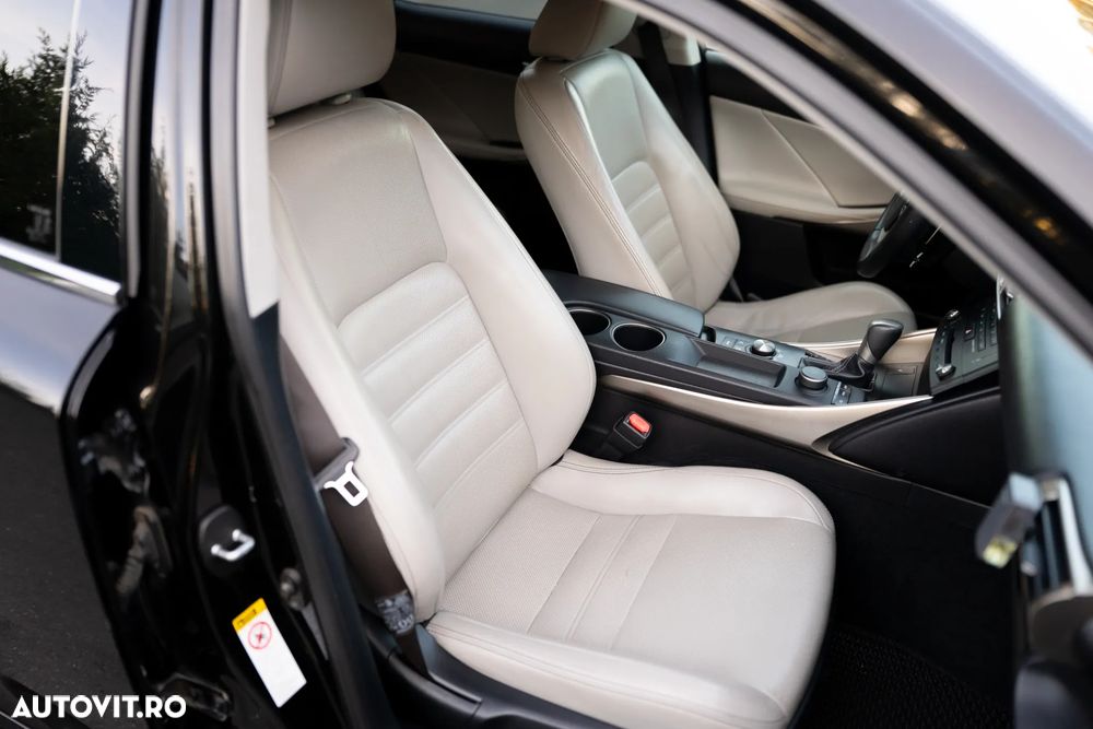 Lexus Seria IS 300h Aut. Executive - 8