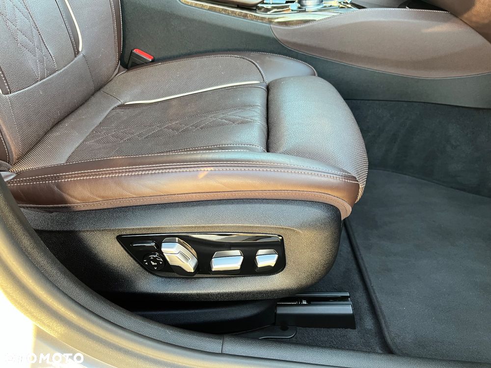BMW Seria 5 540i xDrive GPF Luxury Line - 12