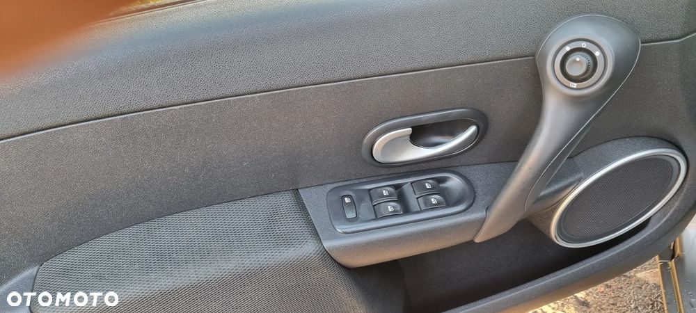Renault Clio - 12