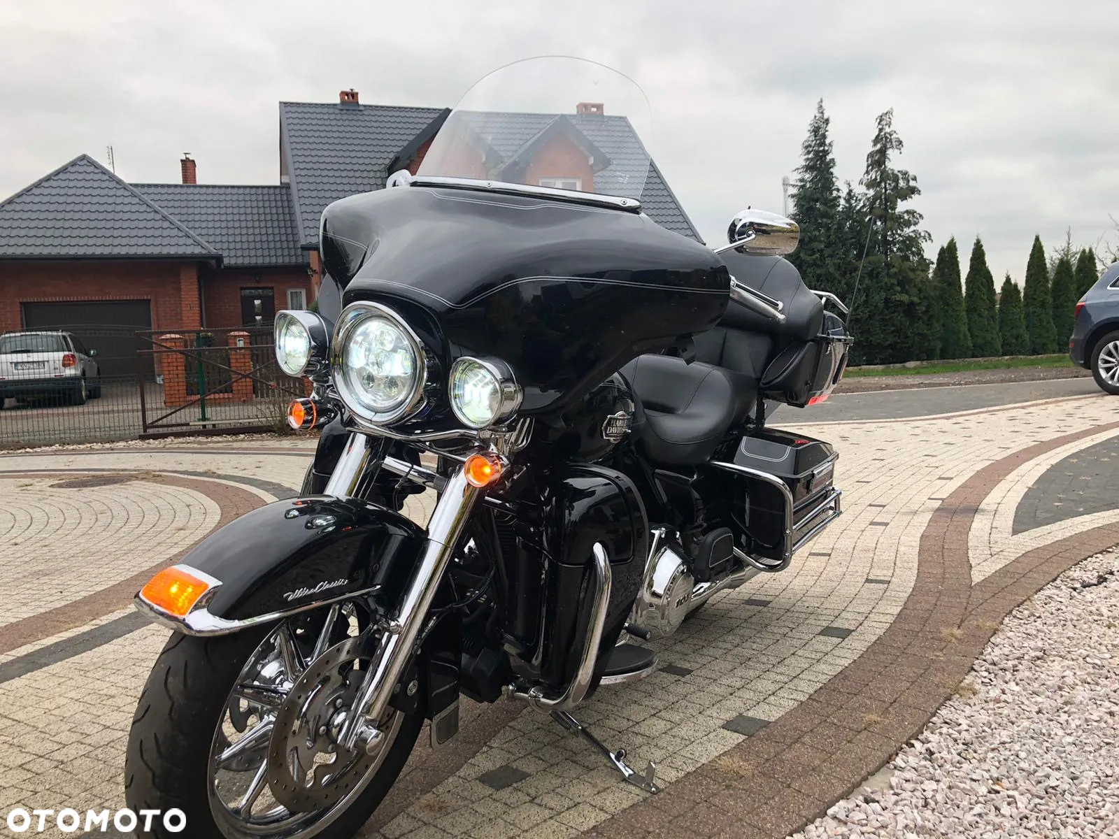 Harley-Davidson FLHTCU Ultra - 2