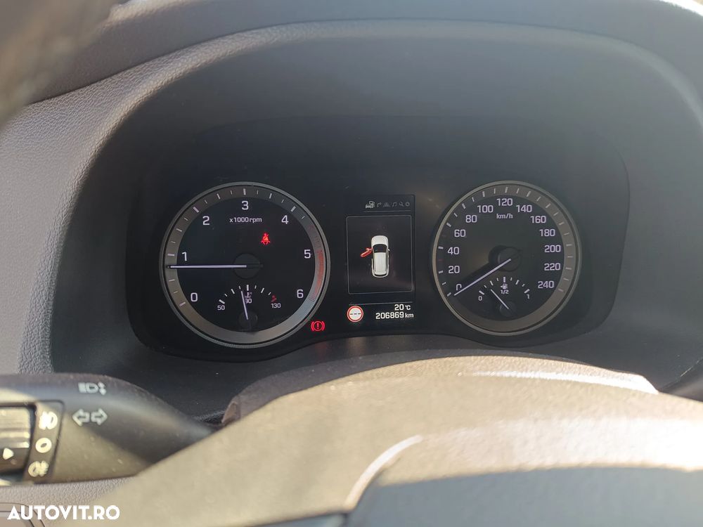 Hyundai Tucson 2.0 CRDI 4WD 6MT Luxury - 8