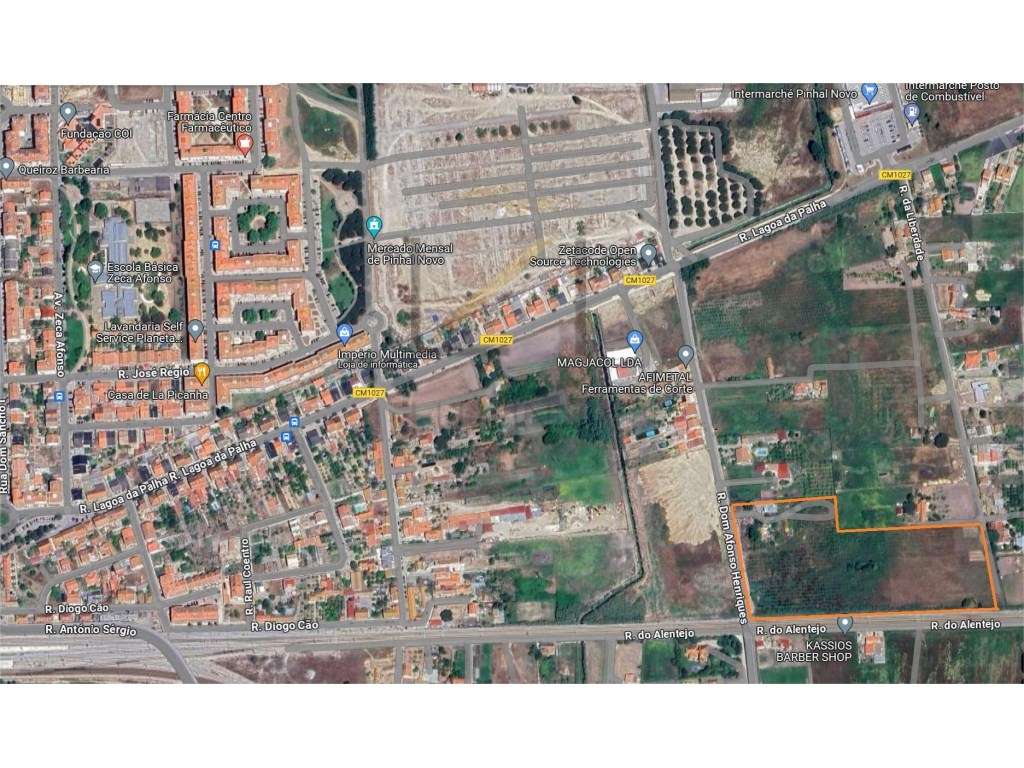 Terreno misto com 30.770 m2, com 3 moradias para recuperação total ... - Grande imagem: 2/6