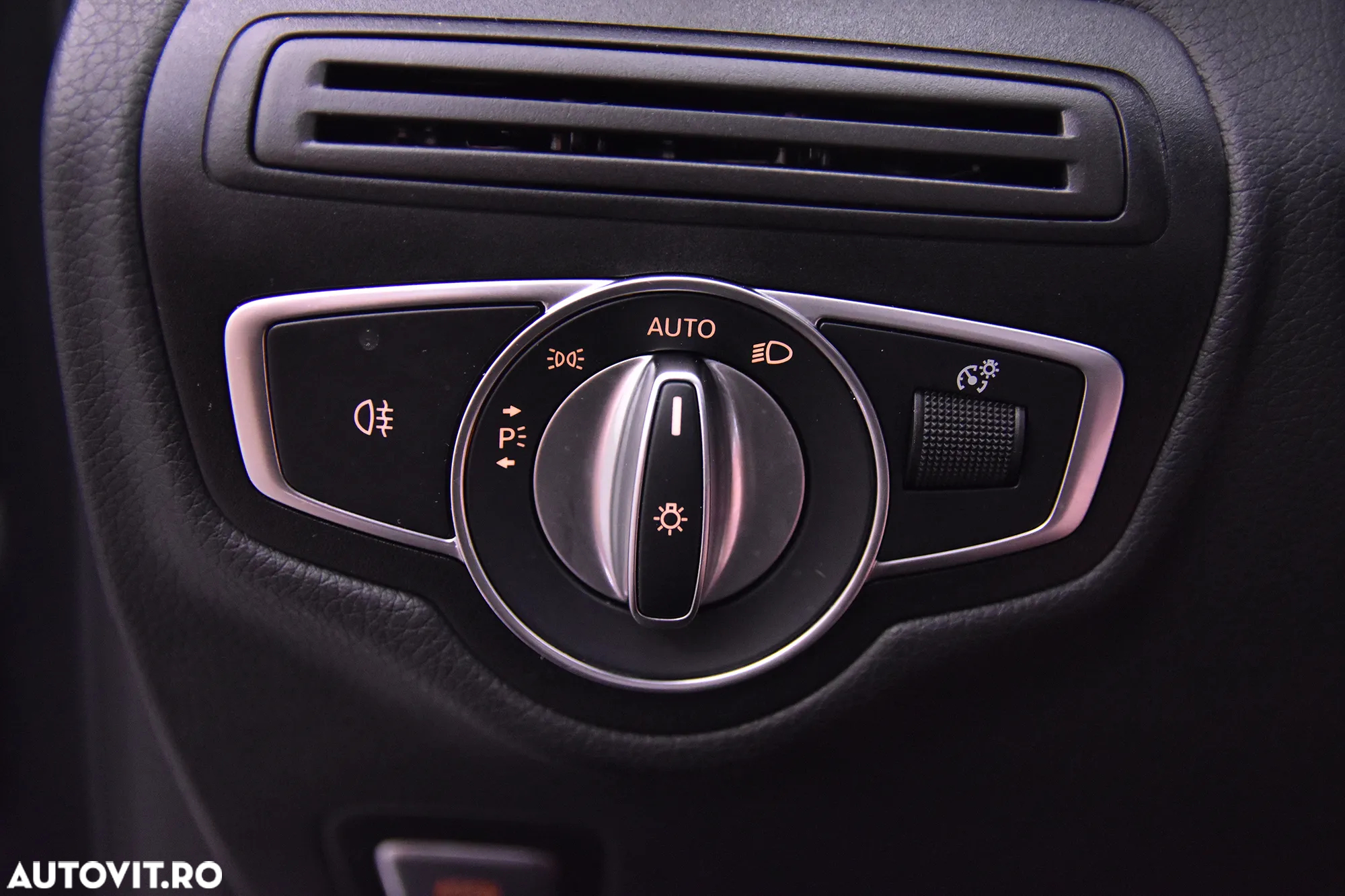 Mercedes-Benz GLC 300 e 4Matic 9G-TRONIC AMG Line - 15