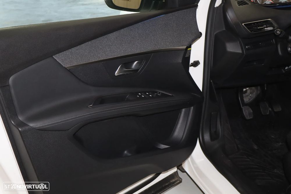 Peugeot 3008 PureTech 130 Stop & Start GPF Allure - 17