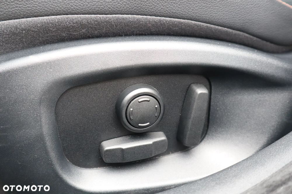 Jaguar XE 20d Prestige - 28