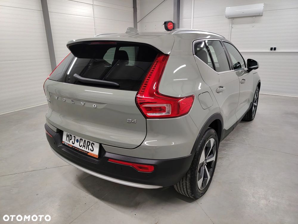Volvo XC 40 B4 Plus Dark - 11