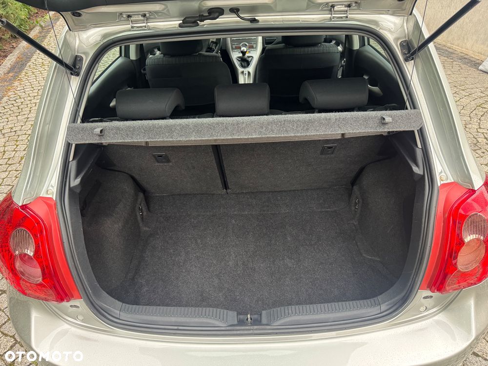 Toyota Auris 1.6 VVT-i Executive - 26