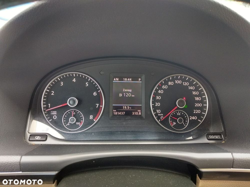 Volkswagen Touran - 12
