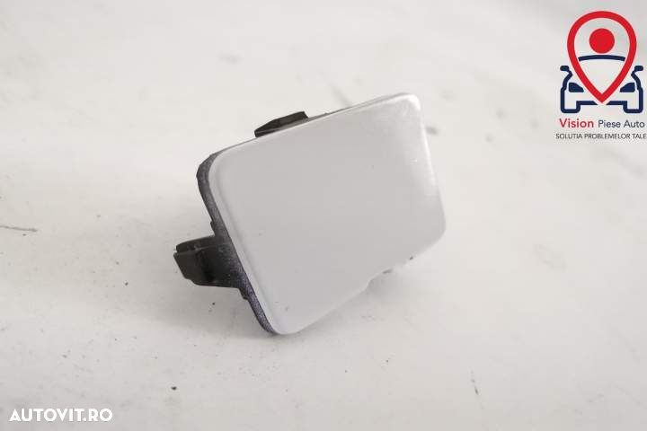 Capac Cui Tractare Bara Fata Original In Stare Buna  Dacia  Sandero  2 - 2
