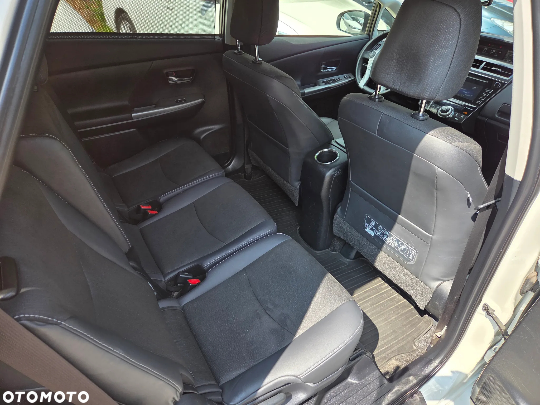 Toyota Prius+ (Hybrid) Executive - 11