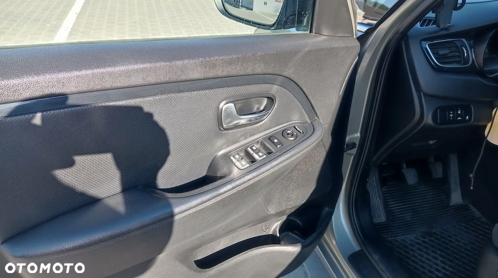Kia Carens 1.7 CRDi XL 7os - 6