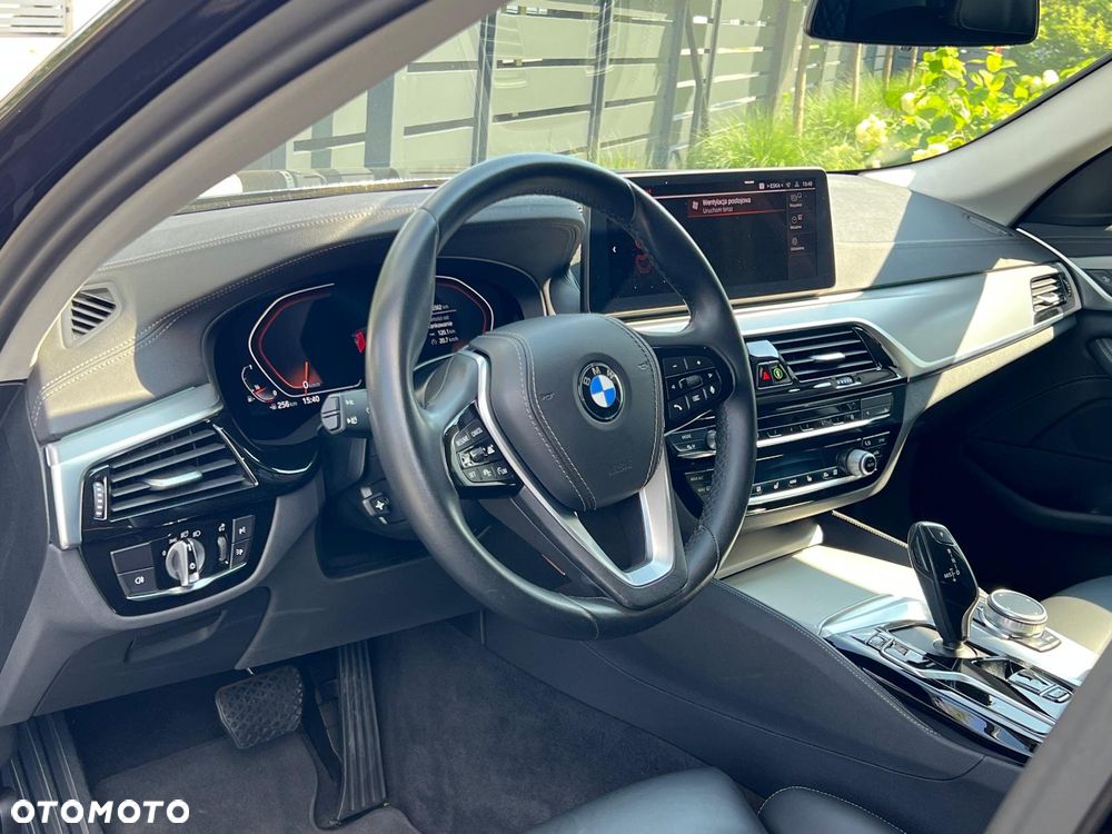 BMW Seria 5 540i xDrive Luxury Line - 25