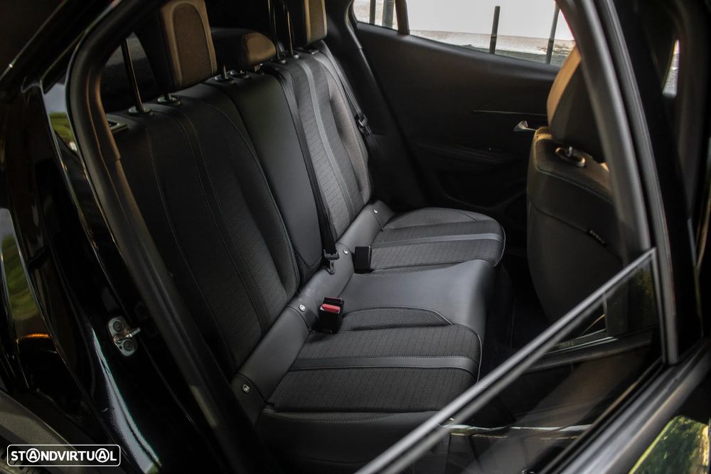 Peugeot 2008 1.5 BlueHDi Allure EAT8 - 28