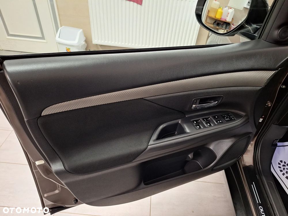 Mitsubishi Outlander 2.0 2WD Diamant Edition - 18