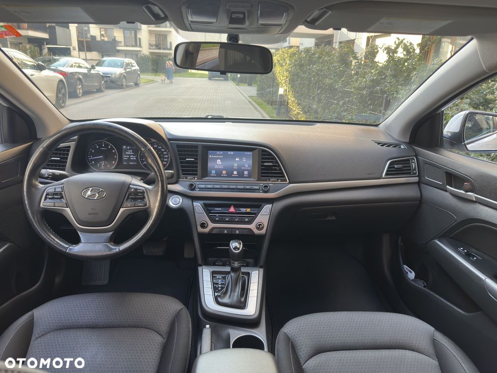 Hyundai Elantra - 18