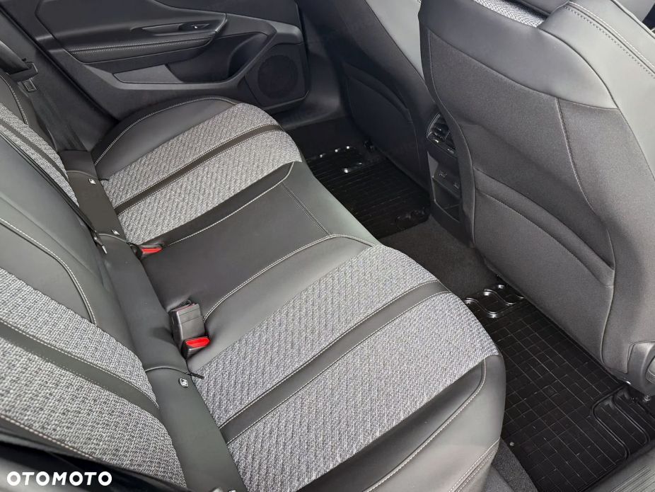 Peugeot 408 - 9