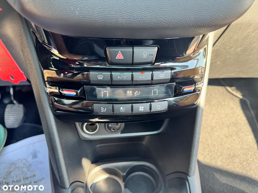 Peugeot 208 1.2 PureTech Allure - 27