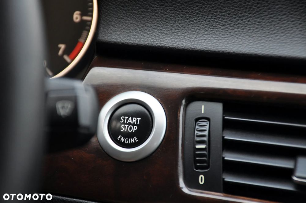 BMW Seria 3 318i - 35