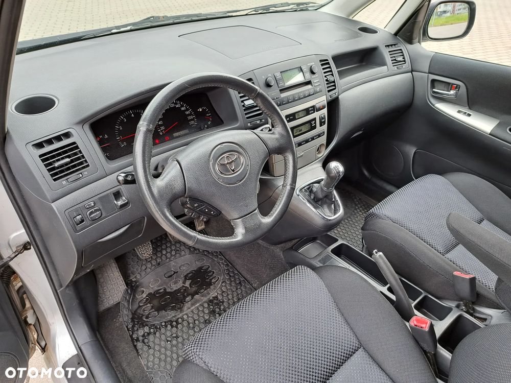 Toyota Corolla Verso - 14