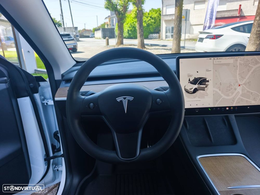 Tesla Model Y Long Range Dual Motor AWD - 14