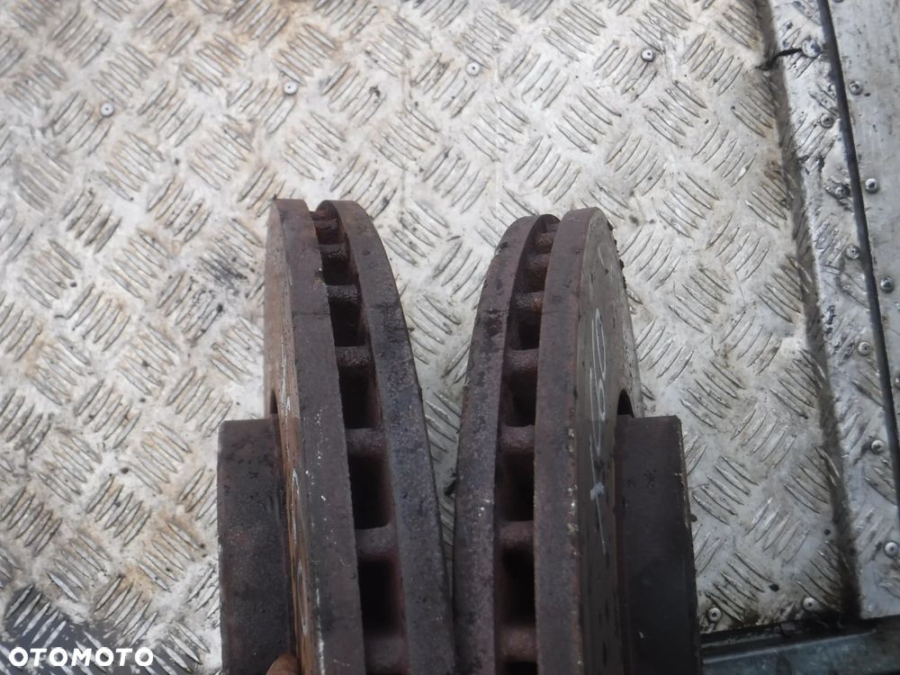 Volvo XC60 I 2.4 tarcze hamulcowe przod kpl - 2