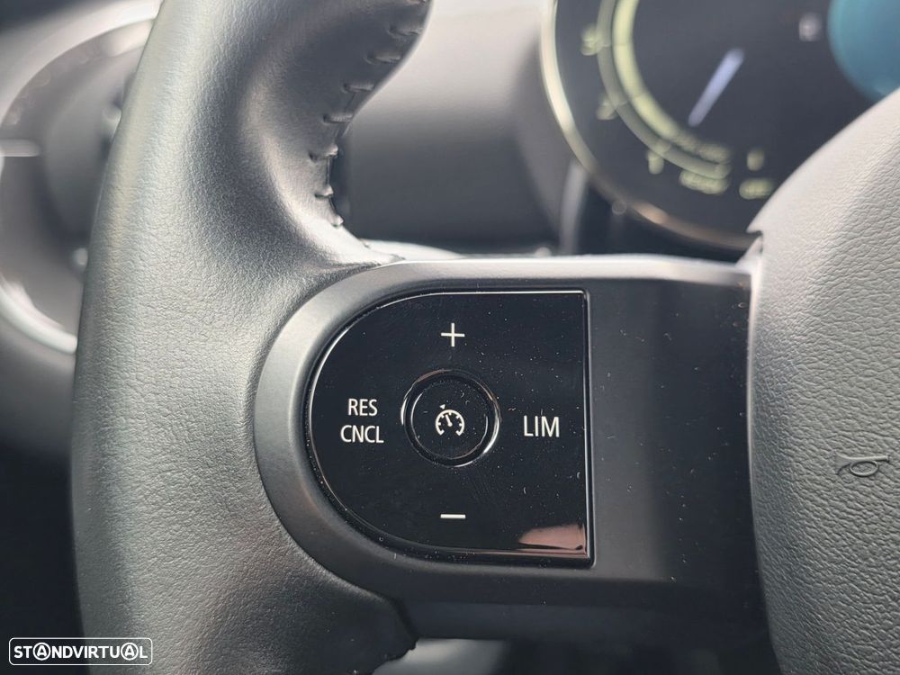 MINI Clubman Cooper D Premium Essential Auto - 13