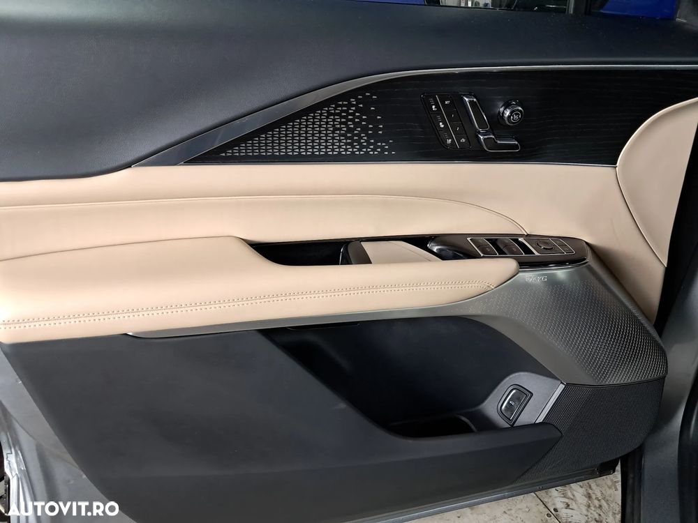 Cadillac Lyriq Luxury - 14