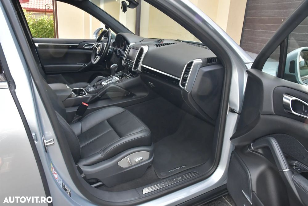 Porsche Cayenne - 24