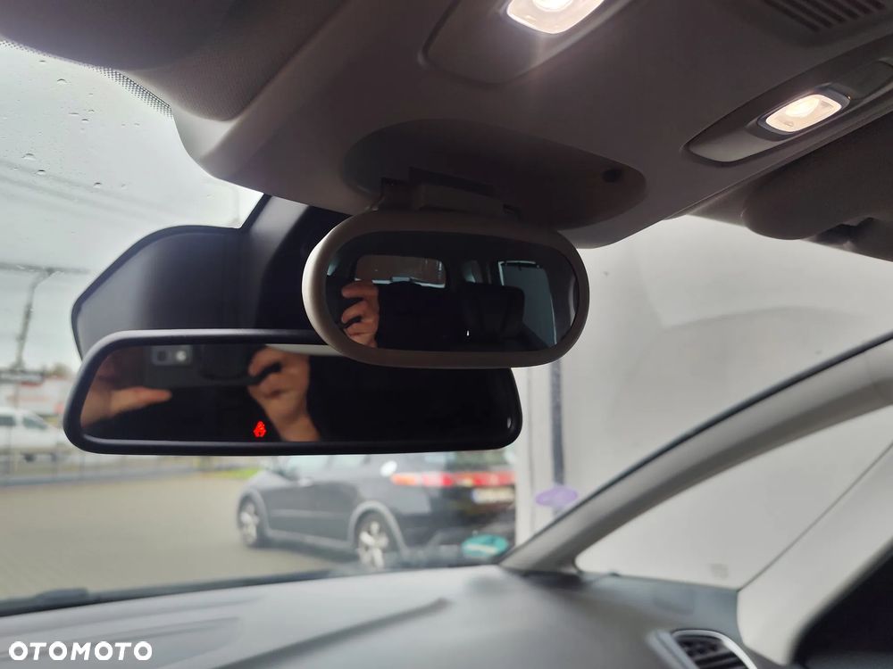 Renault Grand Scenic ENERGY TCe 130 BOSE EDITION - 28