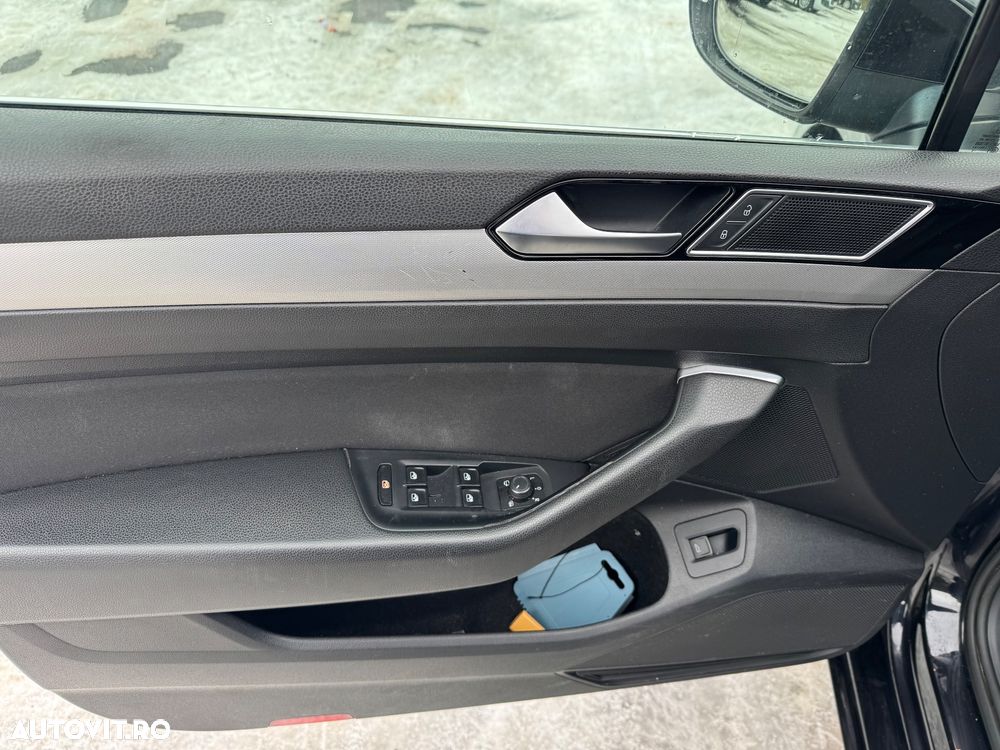 Volkswagen Passat 1.6 TDI (BlueMotion Technology) DSG Comfortline - 9