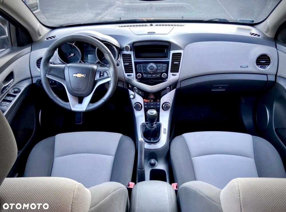 Chevrolet Cruze 1.6 Base - 9