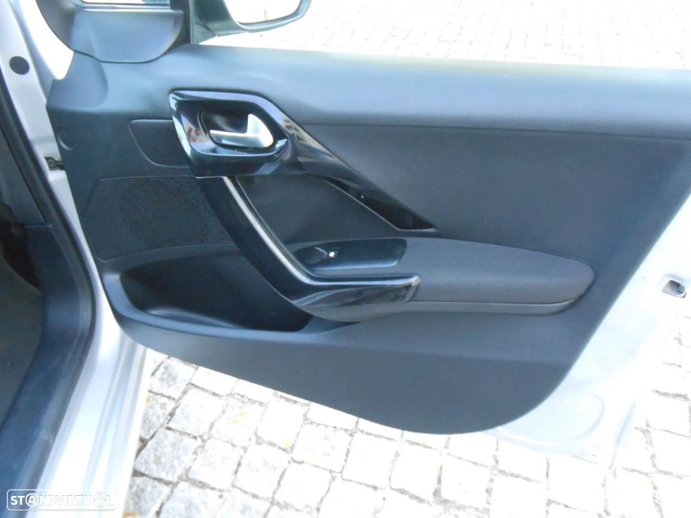 Peugeot 208 1.4 HDi Active - 25