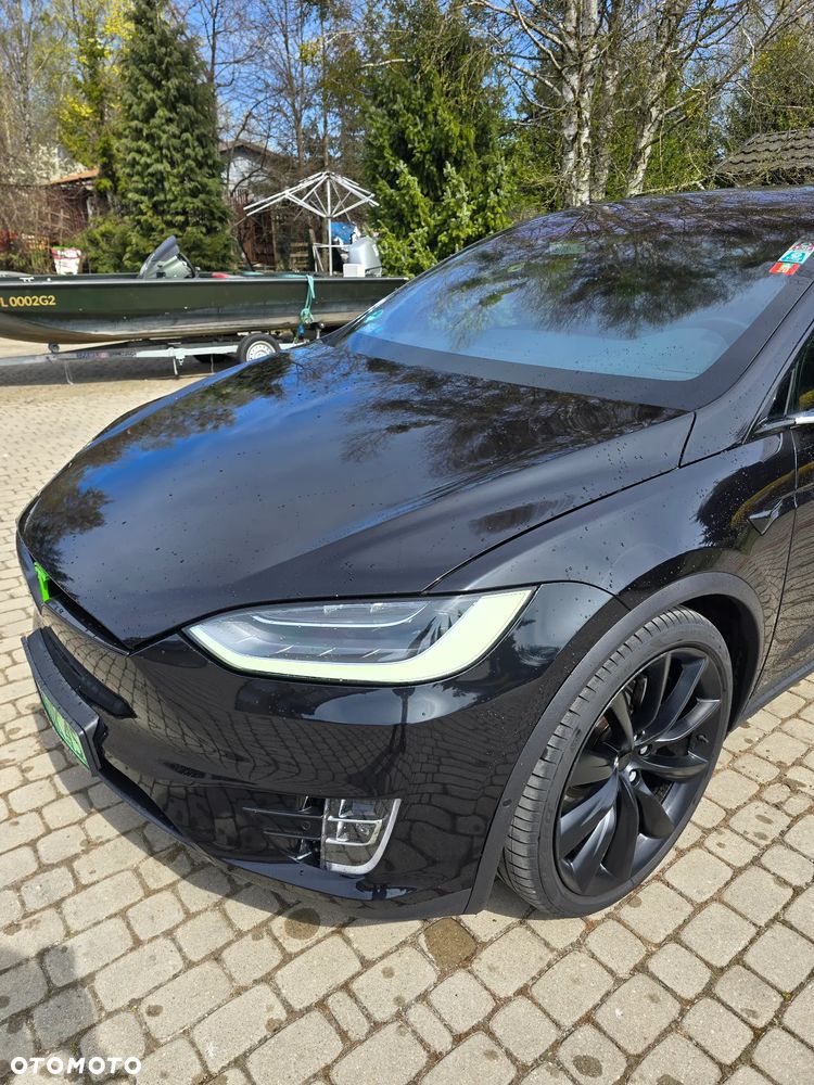 Tesla Model X - 9