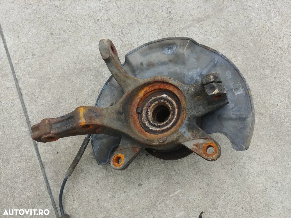 fuzeta dreapta fata 1.9 d suzuki sx4 fiat sedici - 1