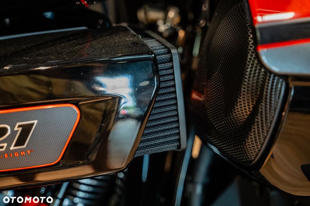 Harley-Davidson CVO Street Glide - 16
