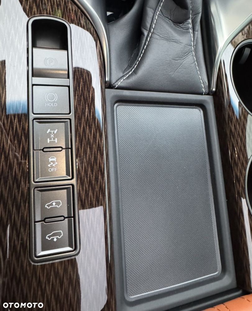 Lexus LX - 12