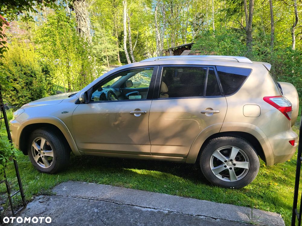Toyota RAV4 2.2 D-4D X - 2