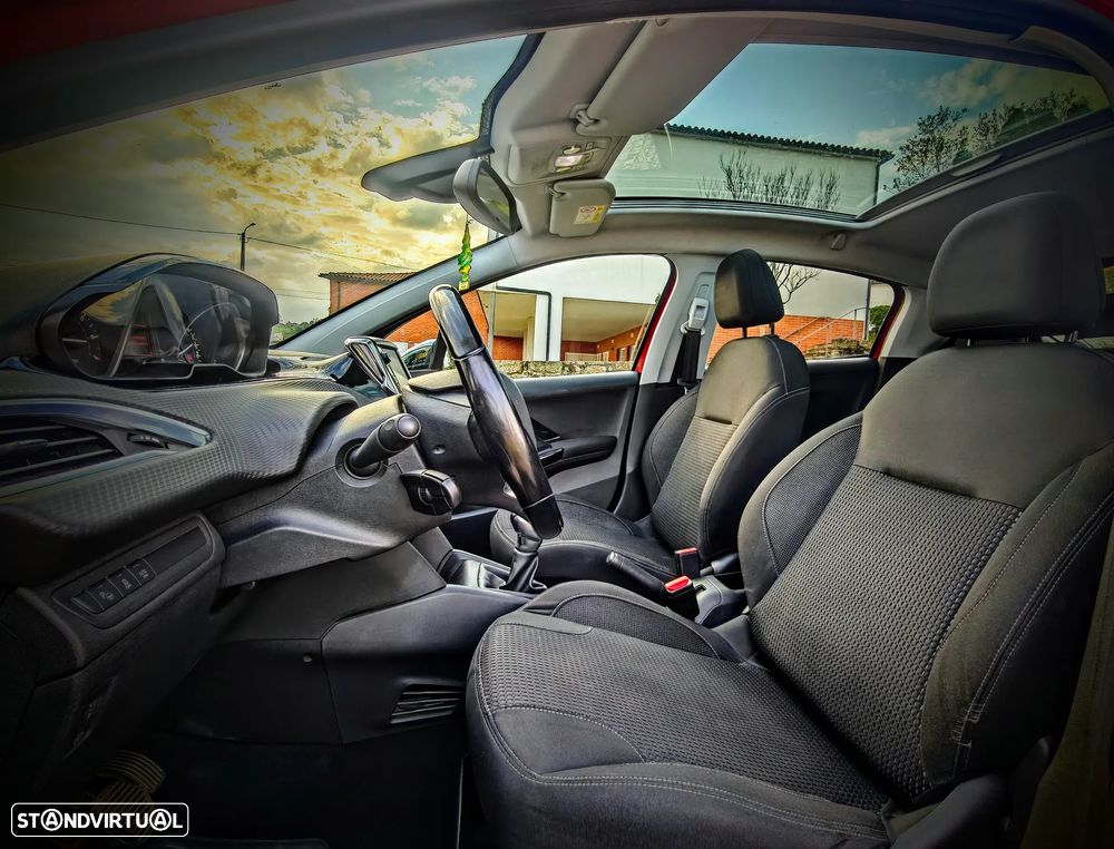 Peugeot 208 1.2 PureTech GT Line - 9