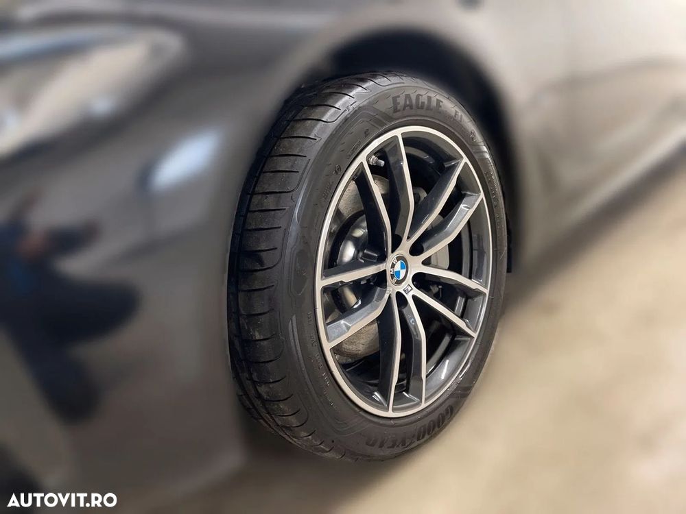 BMW Seria 5 530i xDrive Touring Aut. - 24