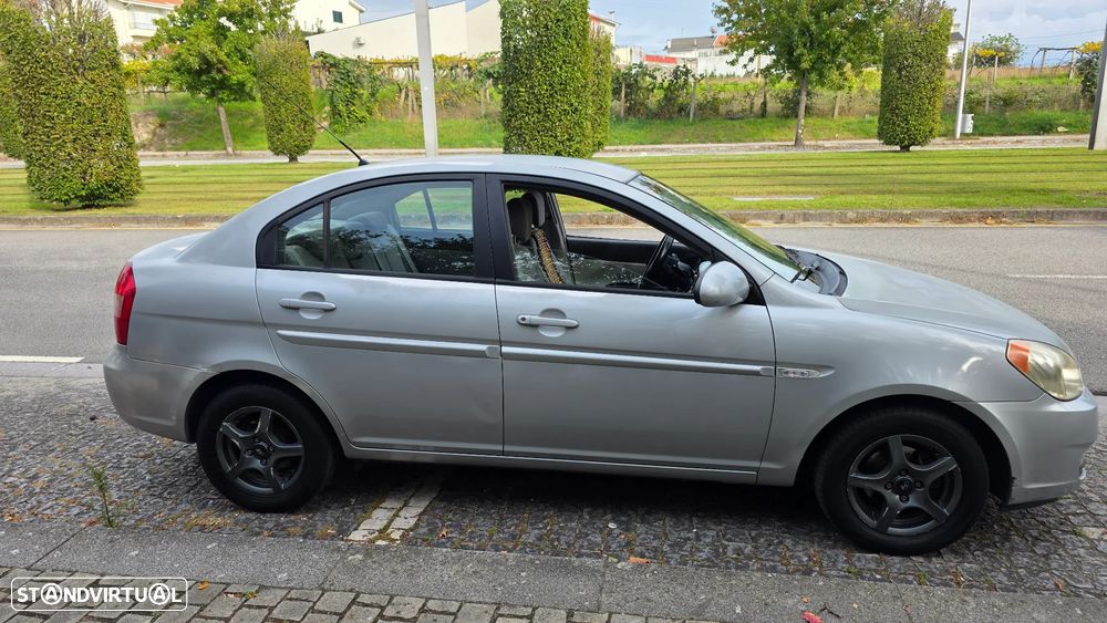 Hyundai Accent - 1