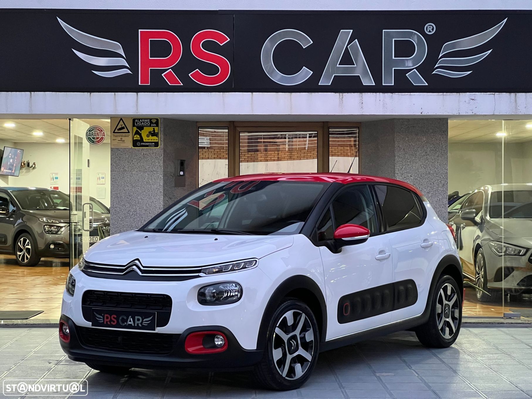 Citroën C3 1.2 PureTech Shine - 1
