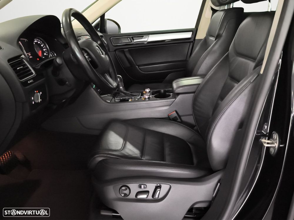 VW Touareg 3.0 TDI V6 Executive Edition - 17