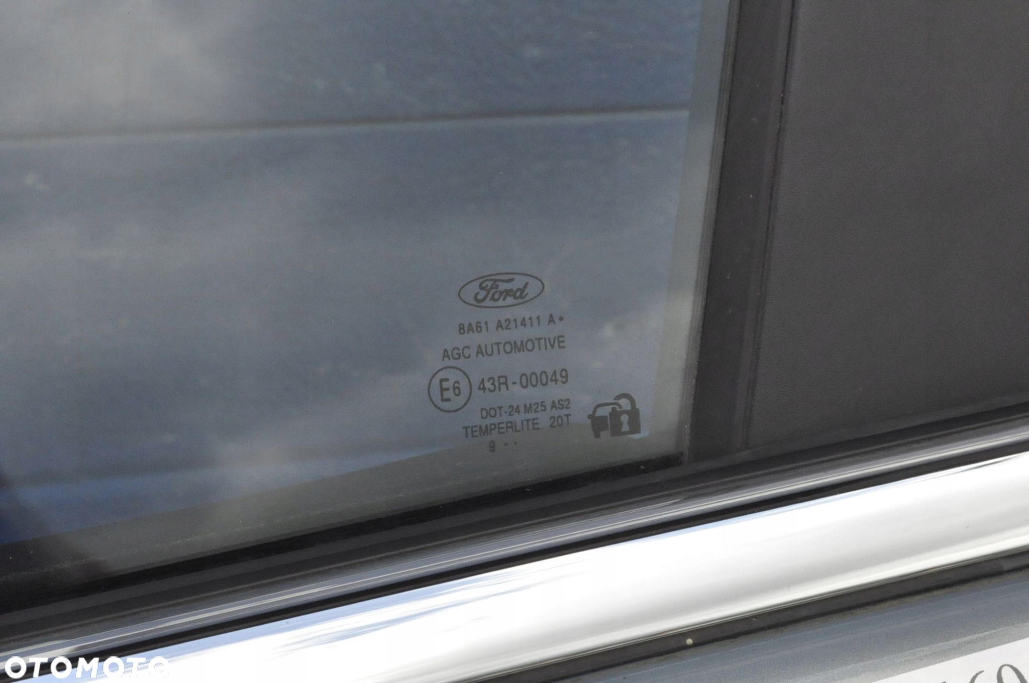 FORD FIESTA MK7 DRZWI LEWY PRZÓD LEWE PRZEDNIE 79 - 11