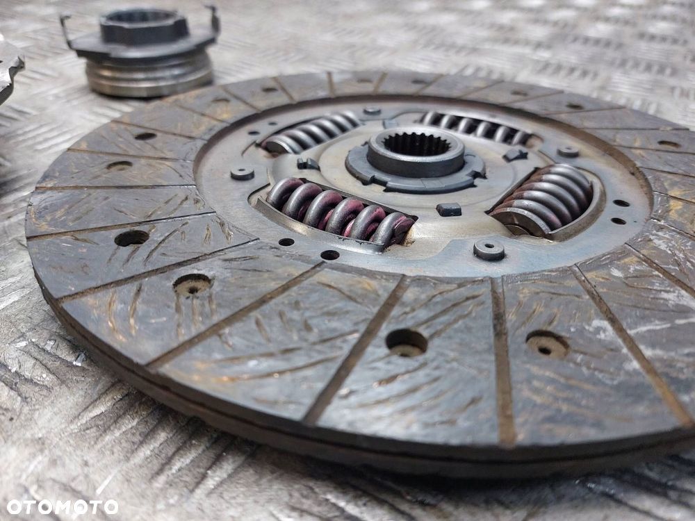 SPRZĘGŁO TARCZA + DOCISK + ŁOŻYSKO OPOROWE KIA BONGO K2700 II 2.7 D - 7