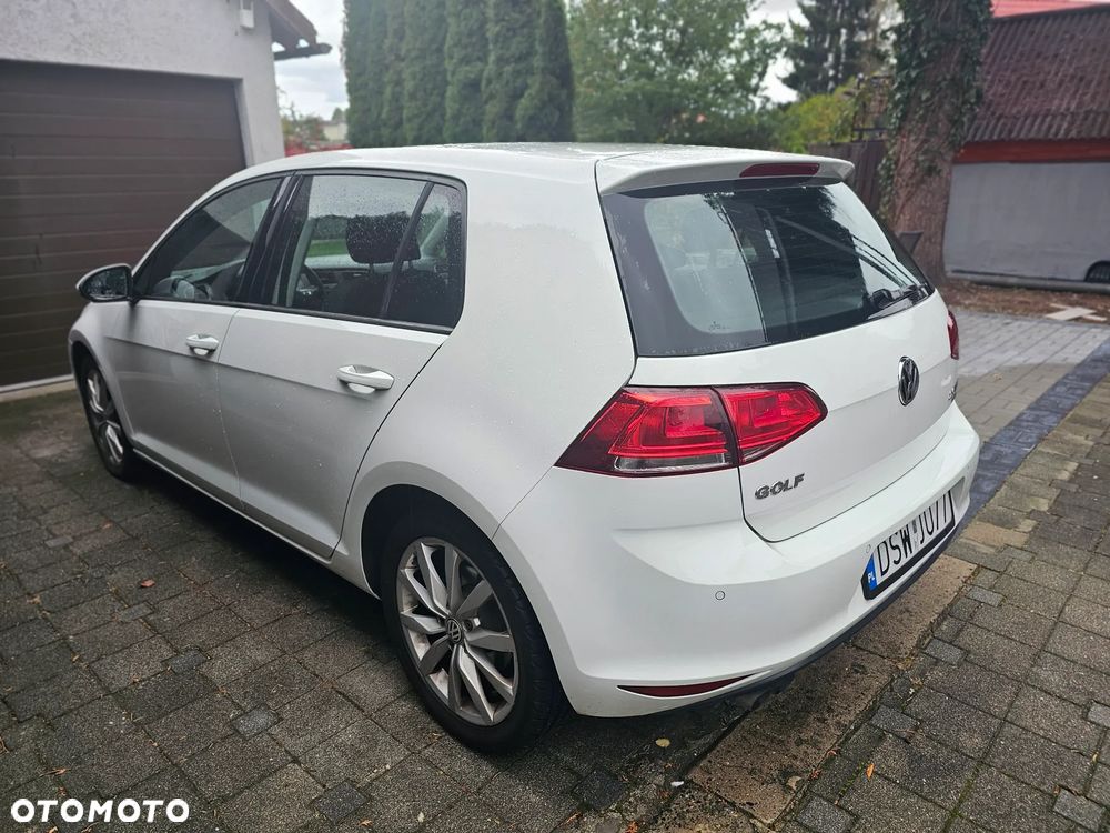 Volkswagen Golf - 6