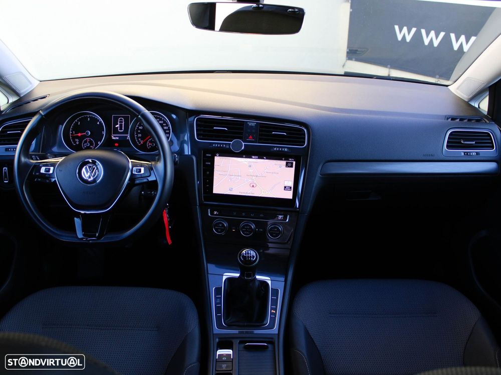 VW Golf Variant 2.0 TDi Confortline - 18