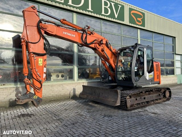 Hitachi ZX 135 US-3 - 7